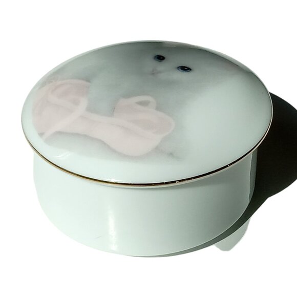 Otagiri Vintage Porcelain Trinket Box, White Kitten with Ballet Shoe, Cute - Picture 2 of 13